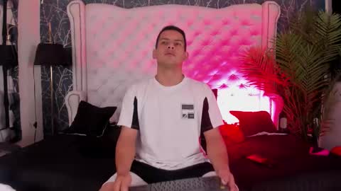 ThiagoCastelli online show from September 2025 11:44:01 AM