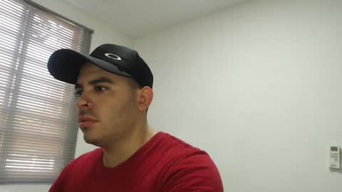 Snapshot of thiagohot_xx chatting on December 2025 09:13:02 PM Thiago online show from December 2025 09:13:02 PM