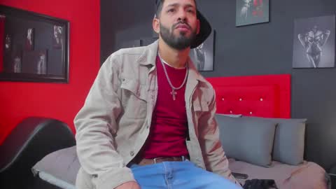 Thia Gomez online show from October 2025 12:35:01 PM