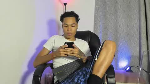 thiagoperez_ online show from September 2025 01:50:01 AM
