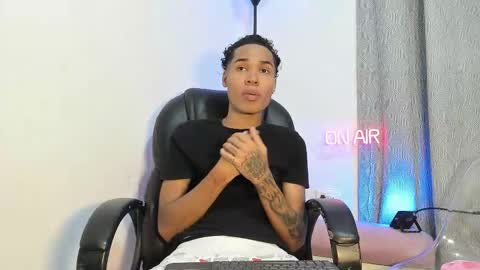 thiagoperez_ online show from September 2025 02:13:02 AM