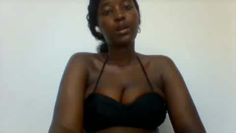 Snapshot of thick_eviey chatting on October 2025 08:45:02 AM love online show from October 2025 08:45:02 AM