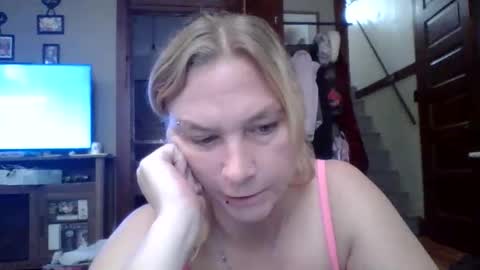 Snapshot of thickblonde_92 chatting on November 2025 03:13:02 PM thickblonde_92 online show from November 2025 03:13:02 PM