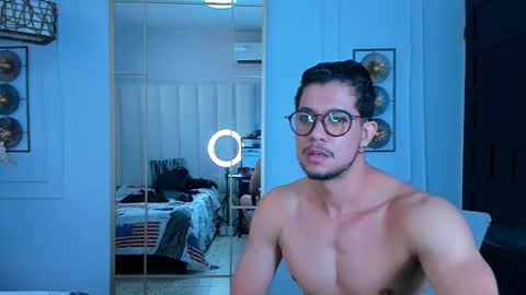 Snapshot of thirstmen_ chatting on October 2025 01:43:02 PM MICHAEL AND CRISS online show from October 2025 01:43:02 PM