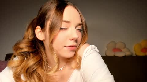 Snapshot of thisisamelia chatting on February 2025 04:00:02 PM Amelia shows on mondays fridays and sundays if anything changes im giving updates on my fansly online show from February 2025 04:00:02 PM