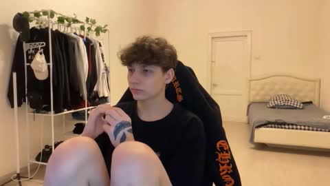 Snapshot of thomas617826 chatting on November 2025 08:05:01 PM Thomas Hill online show from November 2025 08:05:01 PM