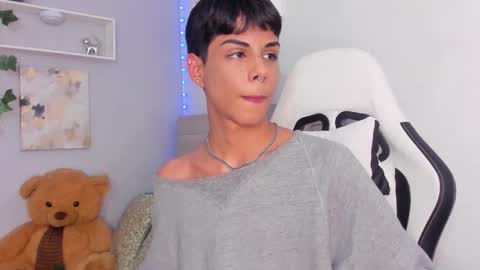 Thomas online show from November 2025 08:42:01 PM