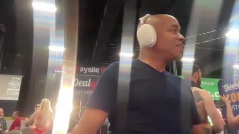 Snapshot of throbbingxxx chatting on October 2025 06:13:02 PM austin xzandros online show from October 2025 06:13:02 PM