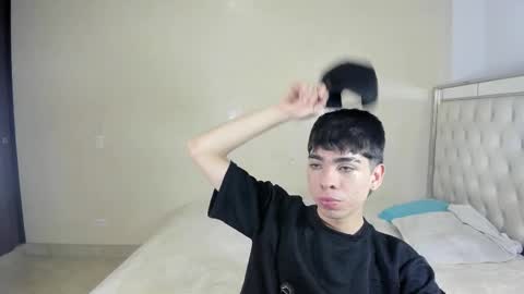 thyler online show from November 2025 02:44:02 AM