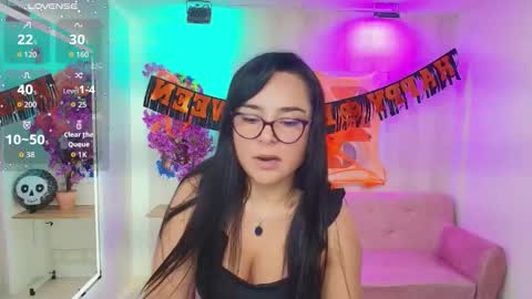 Snapshot of tiara_r chatting on November 2025 07:37:01 PM Tiara online show from November 2025 07:37:01 PM