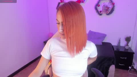 Snapshot of tiarha_ chatting on December 2024 01:59:01 AM Tiarha online show from December 2024 01:59:01 AM