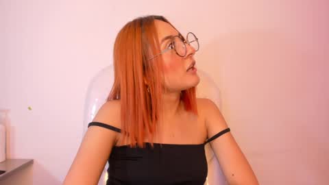 Snapshot of tiarha_ chatting on December 2024 07:37:01 AM Tiarha online show from December 2024 07:37:01 AM