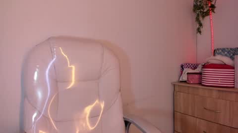 Snapshot of tiarha_ chatting on December 2024 10:40:01 AM Tiarha online show from December 2024 10:40:01 AM