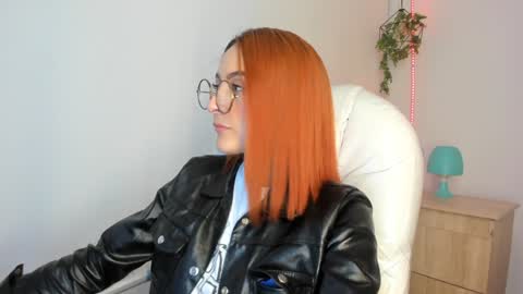 Snapshot of tiarha_ chatting on December 2024 01:18:02 AM Tiarha online show from December 2024 01:18:02 AM