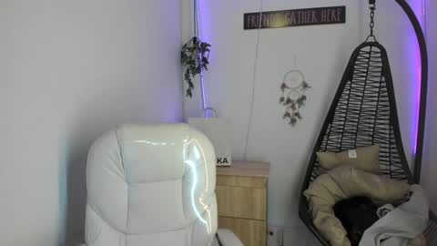 Snapshot of tiarha_ chatting on December 2024 04:42:02 AM Tiarha online show from December 2024 04:42:02 AM