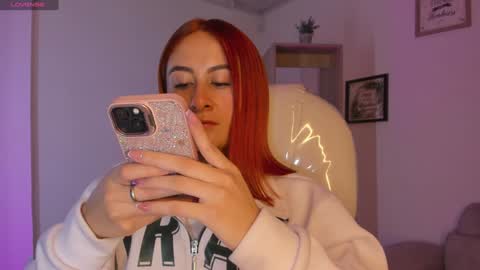 Snapshot of tiarha_ chatting on January 2025 06:39:01 AM Tiarha online show from January 2025 06:39:01 AM