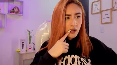 Snapshot of tiarha_ chatting on October 2025 02:45:01 AM Tiarha online show from October 2025 02:45:01 AM