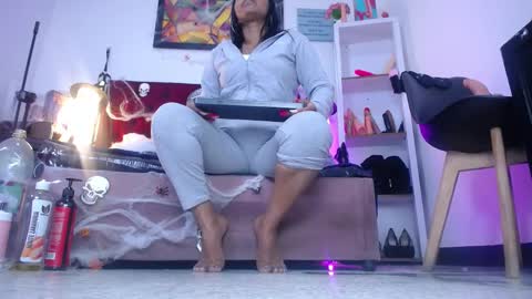 Tifanny Nails  online show from October 2025 12:17:02 PM