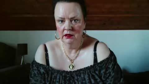 Snapshot of tiffanymature chatting on November 2025 08:58:02 AM TiffanyMature online show from November 2025 08:58:02 AM