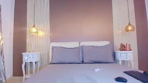 T I F F A N Y online show from October 2025 07:44:02 PM