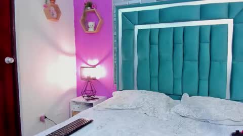 Tina online show from November 2025 08:42:02 PM