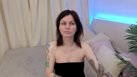 Snapshot of tinamelt chatting on November 2025 07:23:02 PM TinaMelt online show from November 2025 07:23:02 PM