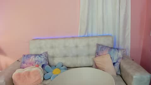 tiny_cora online show from December 2024 04:39:01 PM