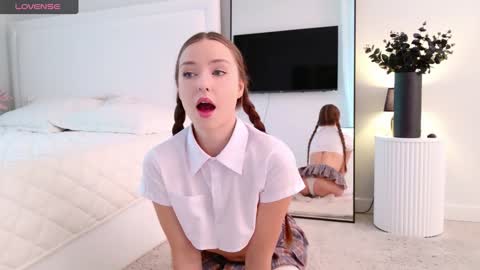 Snapshot of tinyangelxx chatting on November 2025 07:11:02 AM Im Tiny -- Online at 8 AM GMT online show from November 2025 07:11:02 AM