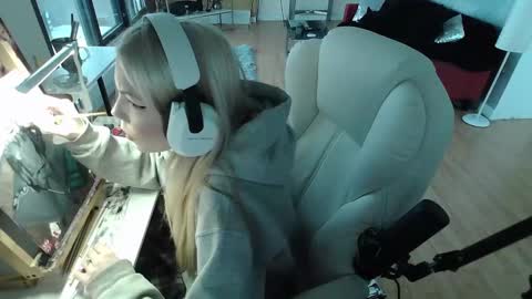 stage Kylie Sinner  brand CLITBAIT online show from January 2025 08:14:02 PM