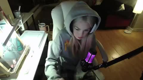 stage Kylie Sinner  brand CLITBAIT online show from January 2025 11:25:01 PM