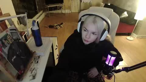 stage Kylie Sinner  brand CLITBAIT online show from January 2025 10:21:01 PM