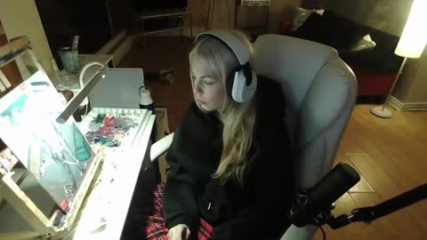 stage Kylie Sinner  brand CLITBAIT online show from February 2025 01:23:01 AM