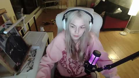 stage Kylie Sinner  brand CLITBAIT online show from February 2025 07:36:02 AM