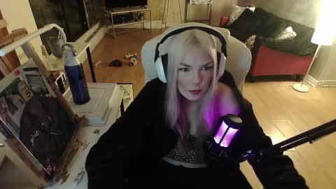 stage Kylie Sinner  brand CLITBAIT online show from February 2025 01:45:01 AM