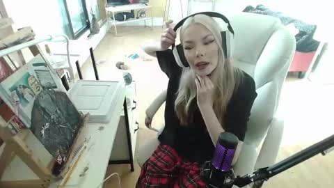 stage Kylie Sinner  brand CLITBAIT online show from February 2025 07:46:01 PM