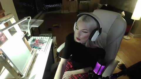 stage Kylie Sinner  brand CLITBAIT online show from February 2025 10:49:02 PM