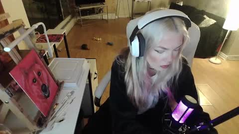 stage Kylie Sinner  brand CLITBAIT online show from February 2025 07:51:02 AM