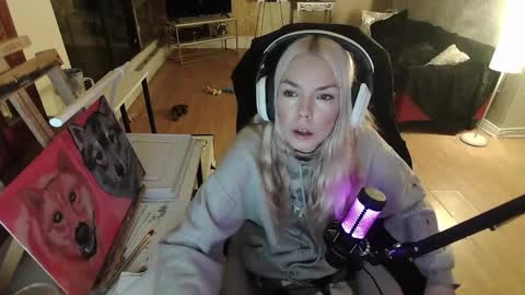 stage Kylie Sinner  brand CLITBAIT online show from February 2025 06:46:01 AM