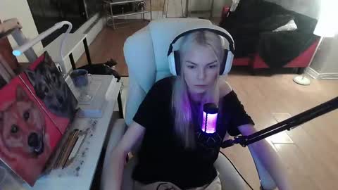 stage Kylie Sinner  brand CLITBAIT online show from February 2025 07:07:01 AM