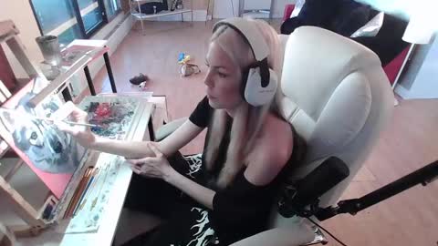 stage Kylie Sinner  brand CLITBAIT online show from February 2025 09:15:02 PM