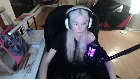 stage Kylie Sinner  brand CLITBAIT online show from February 2025 12:17:01 AM