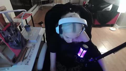 stage Kylie Sinner  brand CLITBAIT online show from February 2025 06:22:02 AM