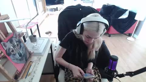 stage Kylie Sinner  brand CLITBAIT online show from February 2025 03:10:02 PM