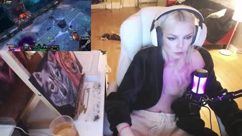 stage Kylie Sinner  brand CLITBAIT online show from February 2025 03:08:01 AM