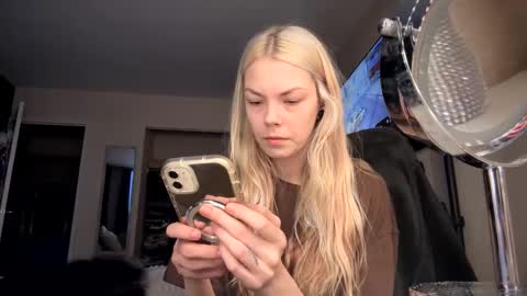 stage Kylie Sinner  brand CLITBAIT online show from February 2025 11:17:02 AM