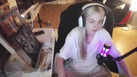 stage Kylie Sinner  brand CLITBAIT online show from February 2025 01:02:02 AM