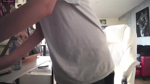 stage Kylie Sinner  brand CLITBAIT online show from September 2025 09:38:01 PM