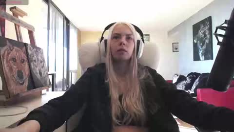 stage Kylie Sinner  brand CLITBAIT online show from September 2025 08:10:01 PM