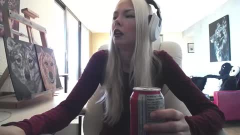 stage Kylie Sinner  brand CLITBAIT online show from September 2025 05:18:01 PM