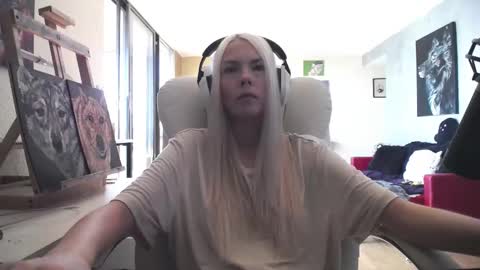 stage Kylie Sinner  brand CLITBAIT online show from October 2025 05:09:01 PM